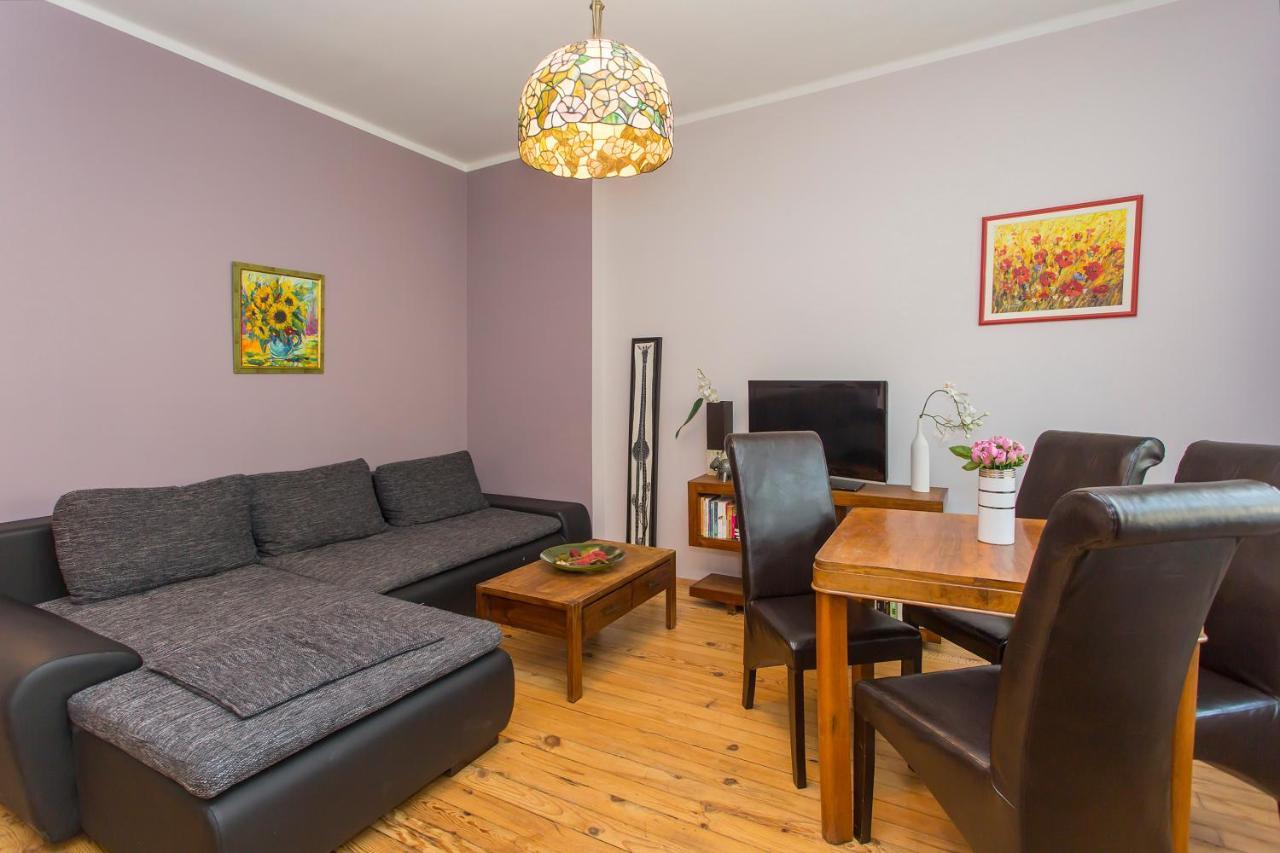 Colorful 2Bdr Apartment In The City Center Sofía Exterior foto