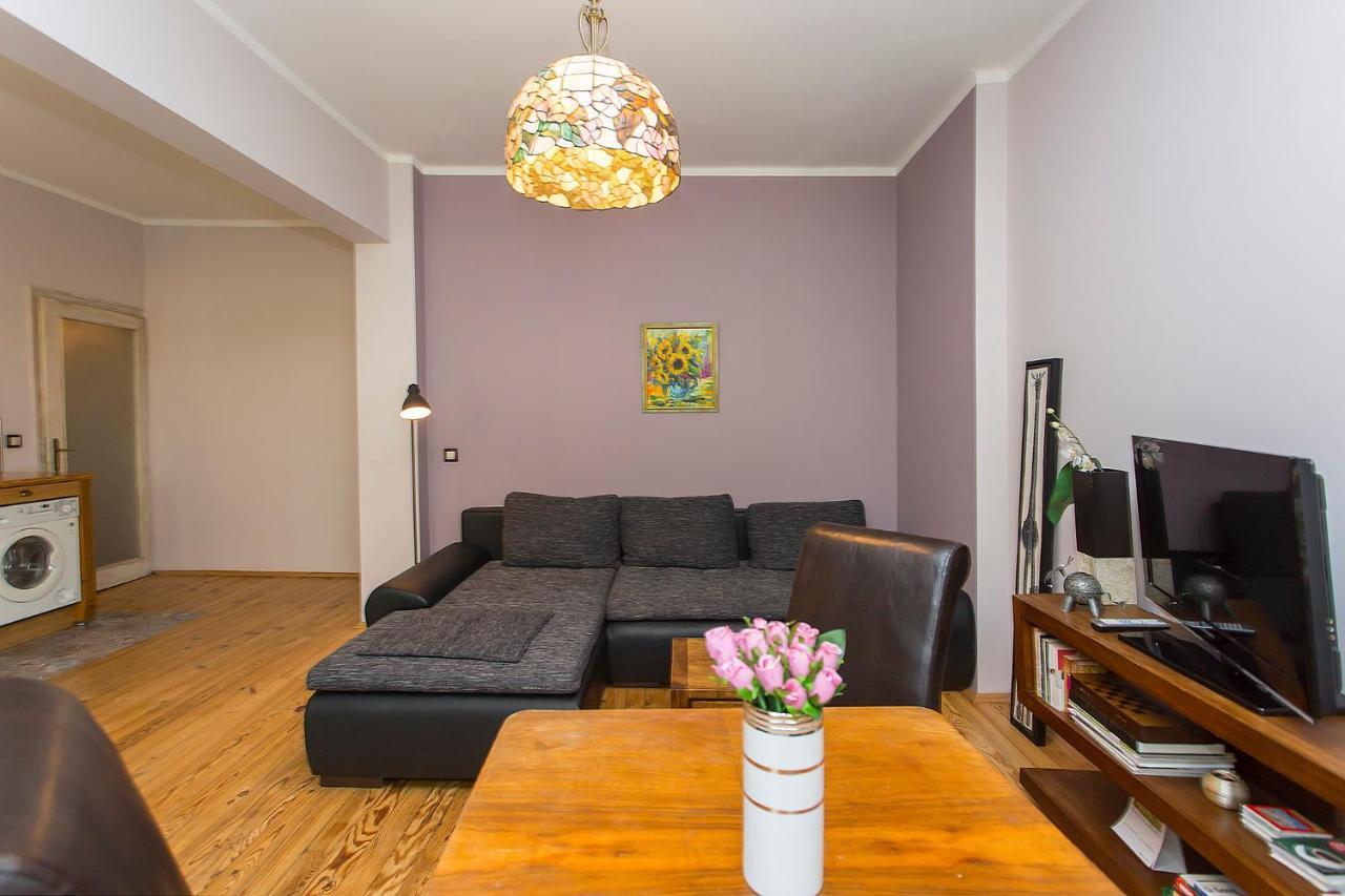 Colorful 2Bdr Apartment In The City Center Sofía Exterior foto